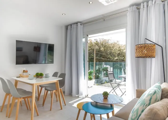 Sunny Apartment 1B With Balcony & Pool In Canyamel